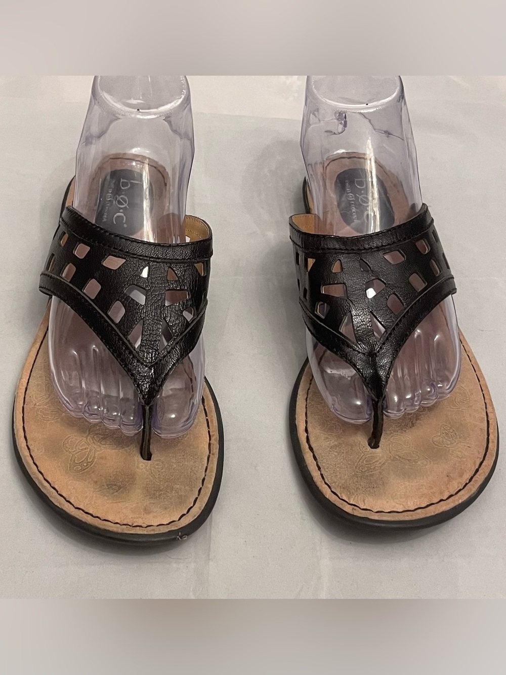 b.o.c. Black Laser-Cut Leather Thong Sandals 9